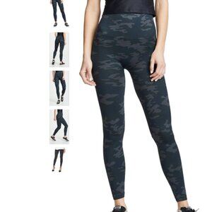 SPANX Iconic Look At Me Now Seamless Leggings Full Length - Medium in Black Camo